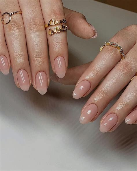 uñas naturales nude|5 manicuras minimalistas en tonos nude que favorecen a todas。